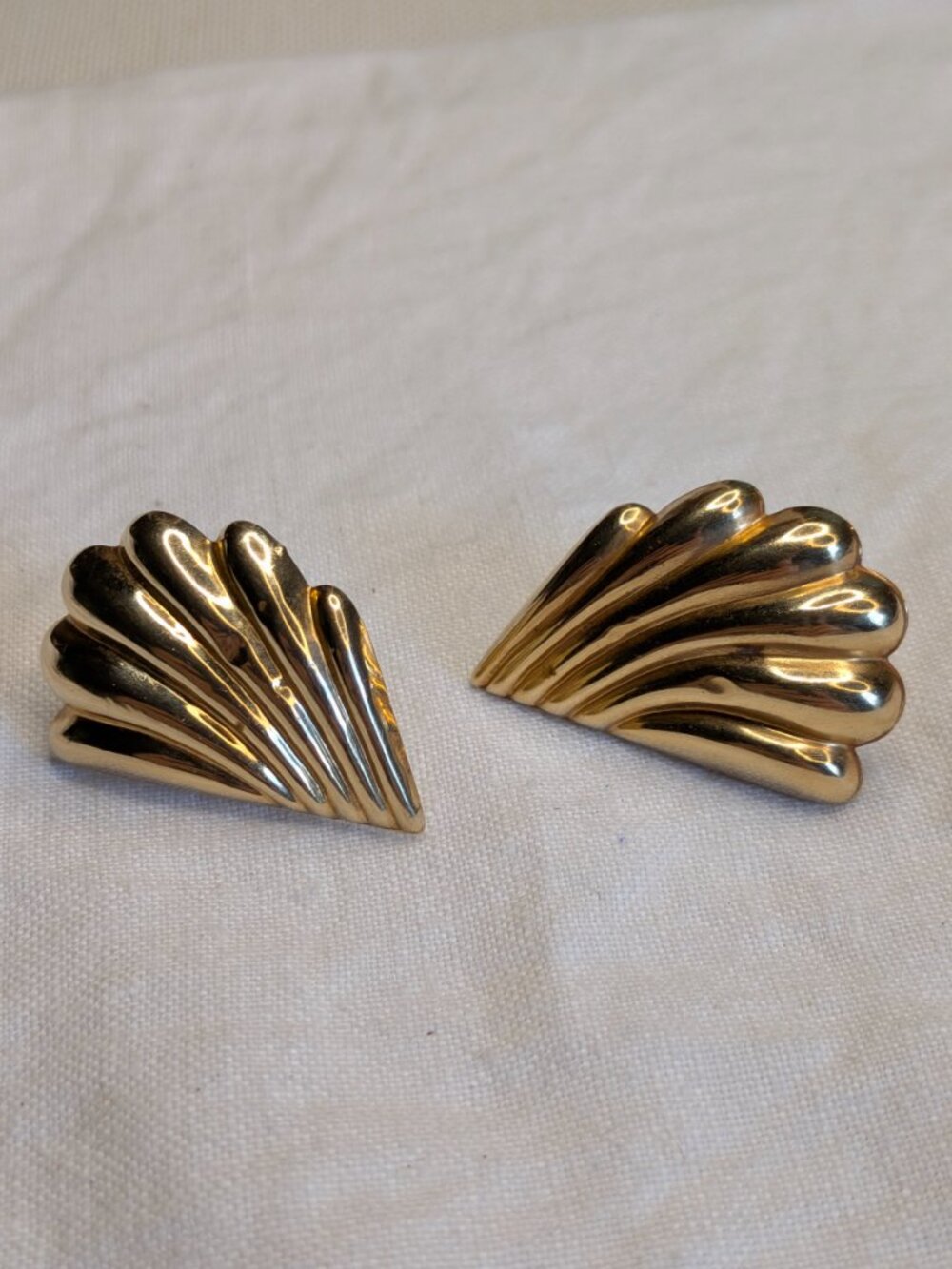 Creations Designs 14K Gold Fan Earrings – 4 g Hollow Design - Picture 11 of 15